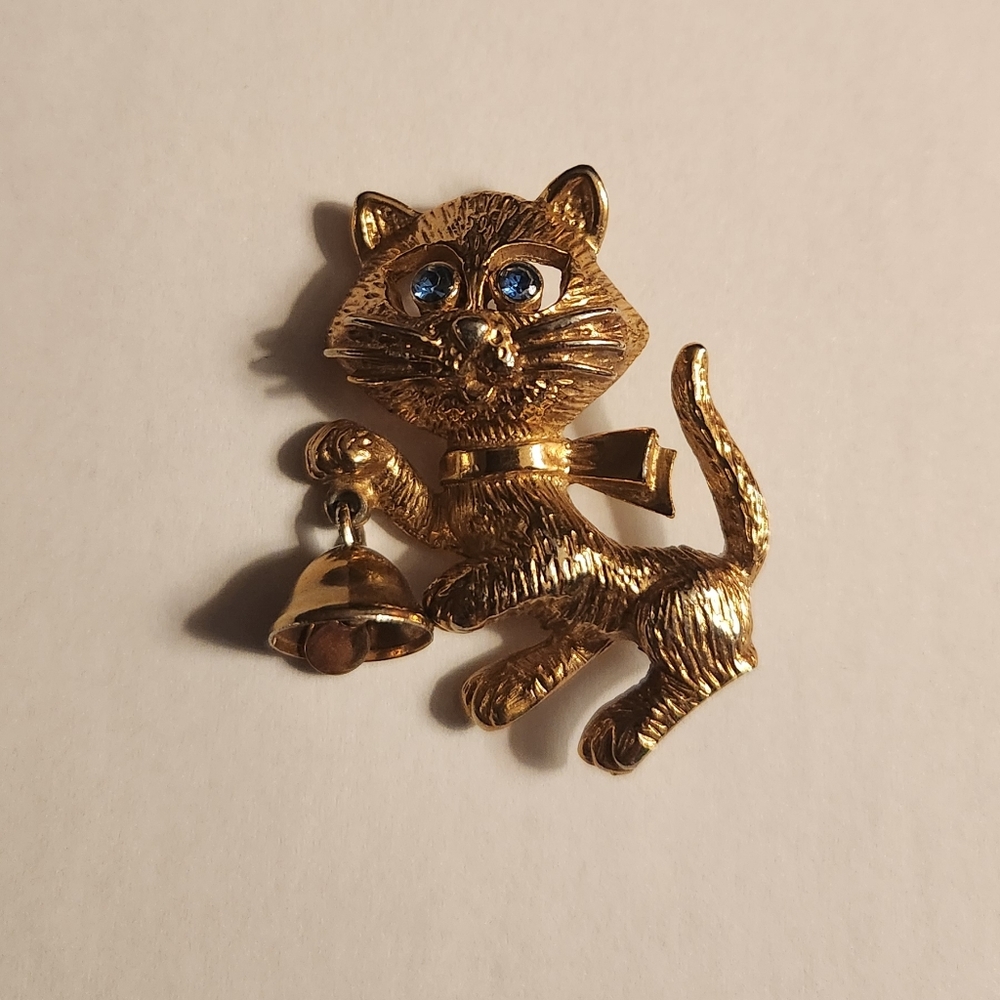 Vintage Avon Cat Brooch Pin